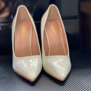 White Close toe stiletto heels